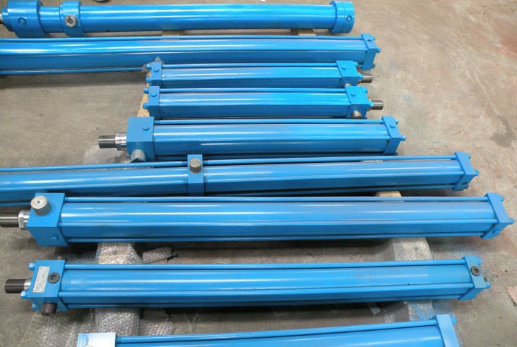 挖機(jī)液壓油缸漏油的原因有哪些，使用時(shí)應(yīng)注意些什么？